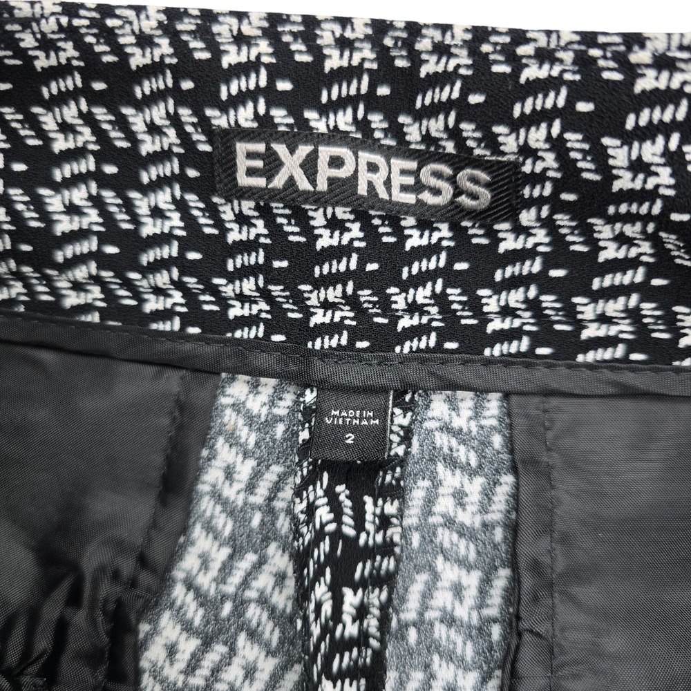 Express Shorts Women Size 2 Black White Geometric Side Zip Tailored - Picture 3 of 4